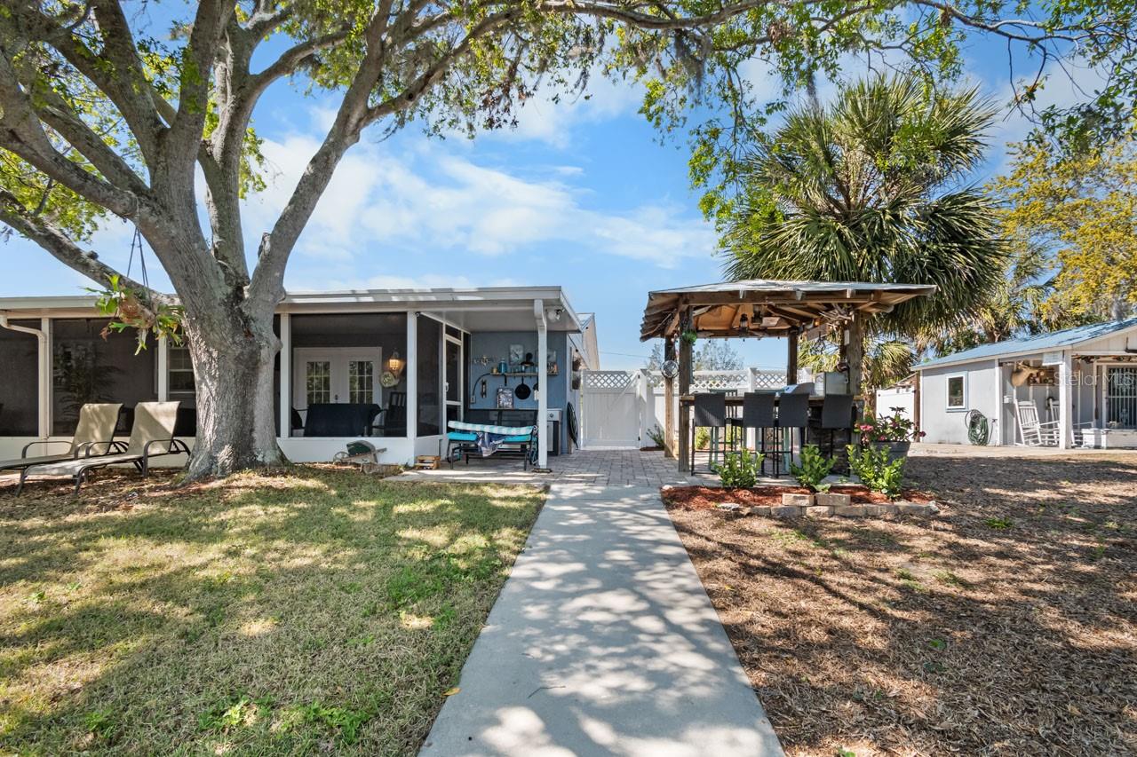 107 6TH ST NW, RUSKIN, FL, 33570