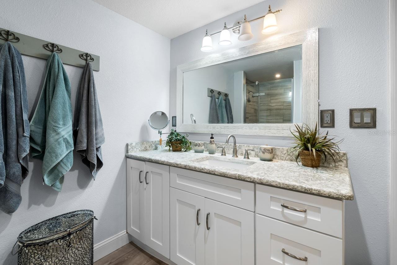 107 6TH ST NW, RUSKIN, FL, 33570