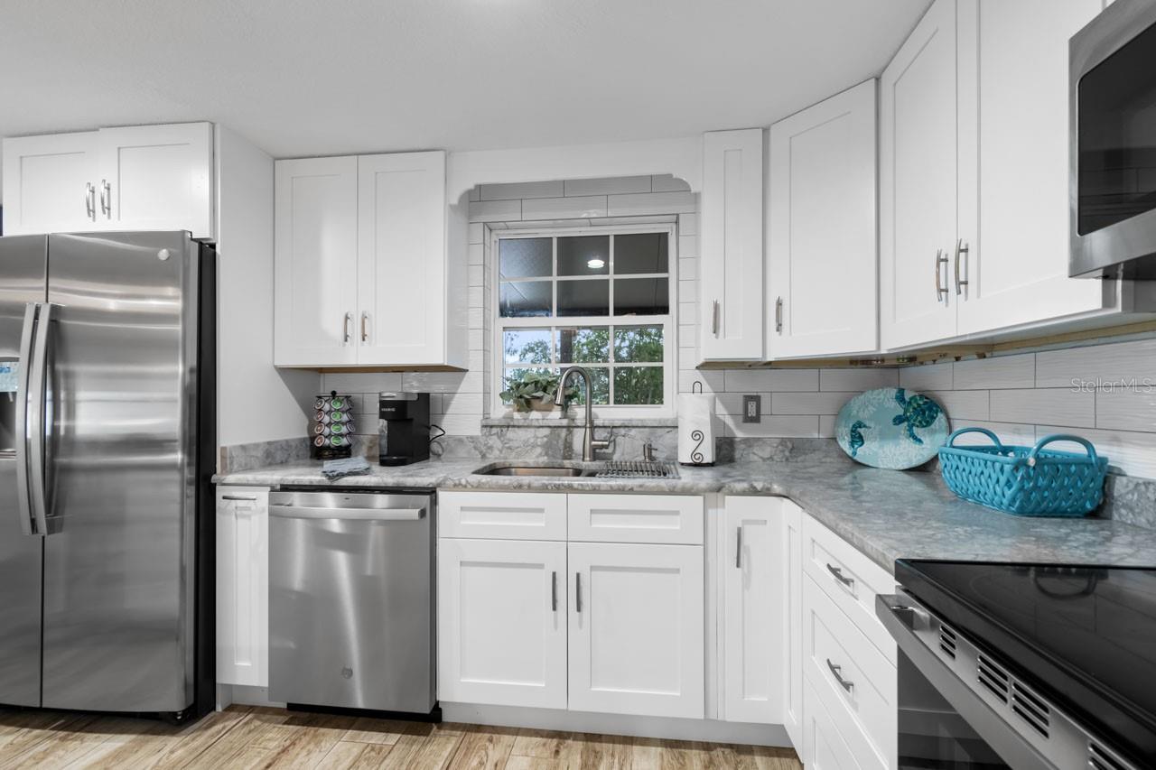 107 6TH ST NW, RUSKIN, FL, 33570