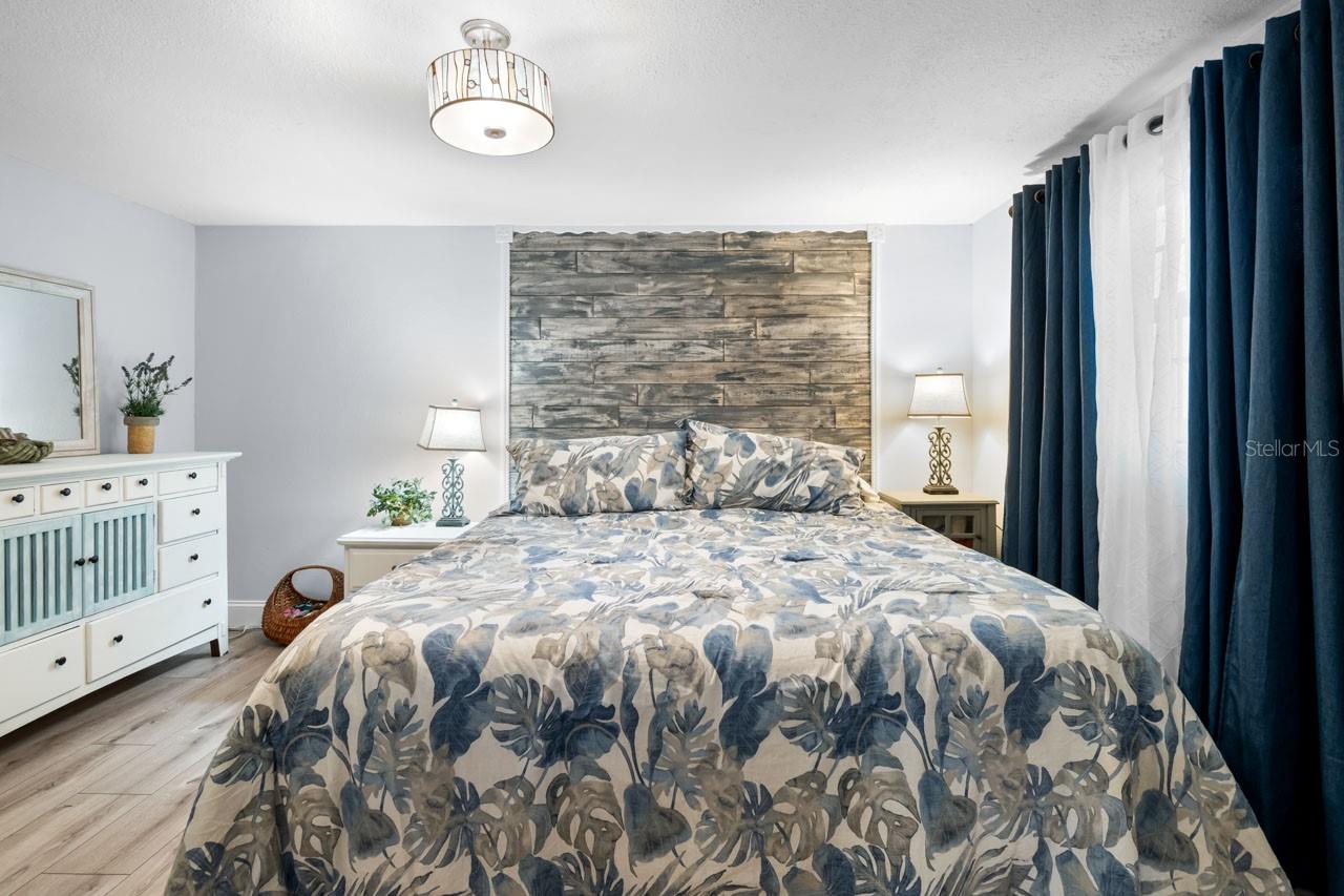 107 6TH ST NW, RUSKIN, FL, 33570