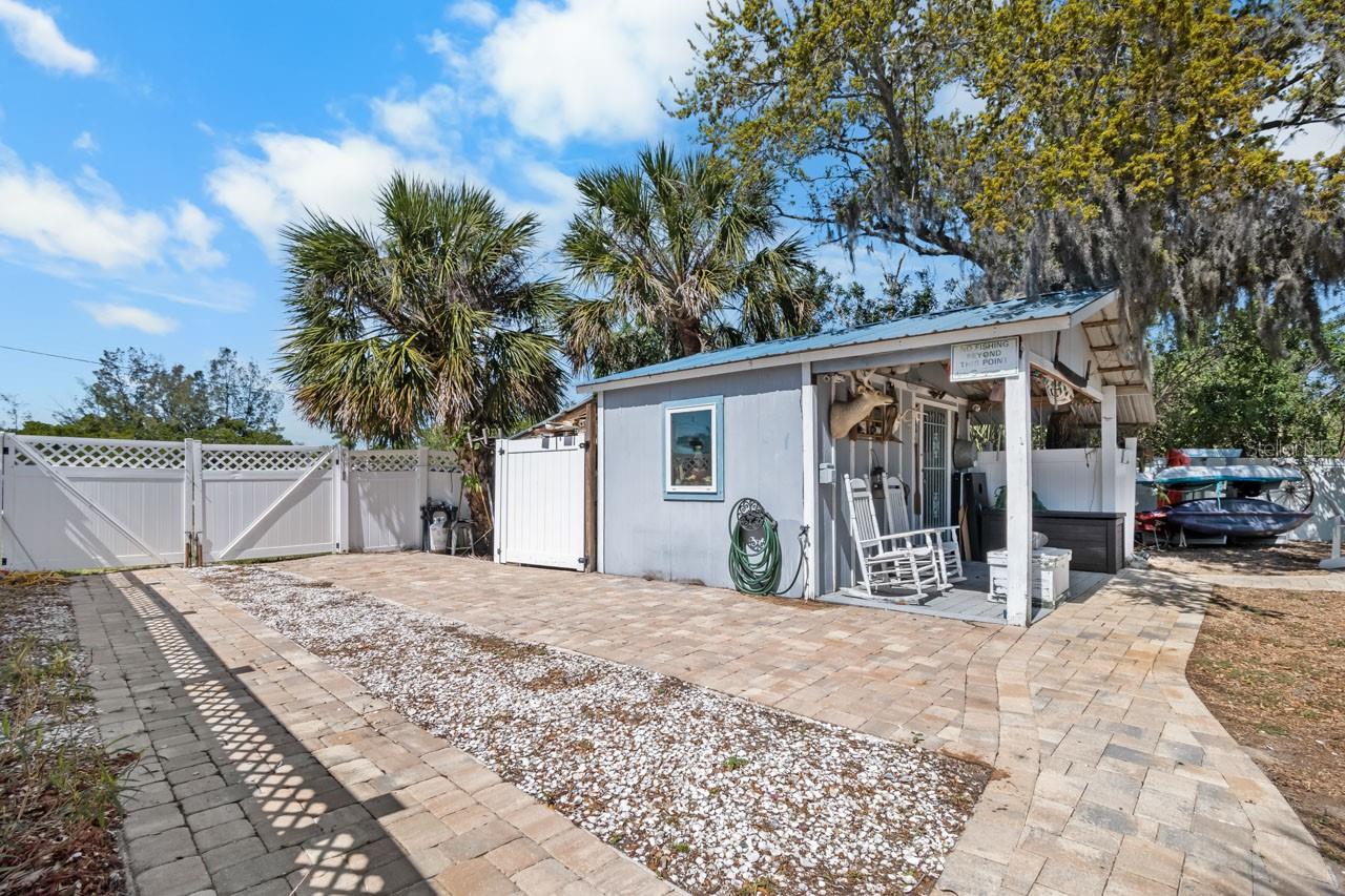 107 6TH ST NW, RUSKIN, FL, 33570