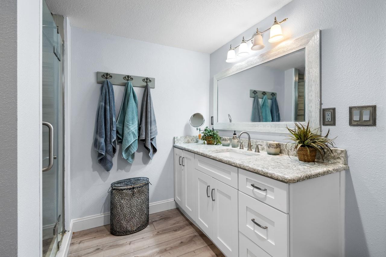 107 6TH ST NW, RUSKIN, FL, 33570