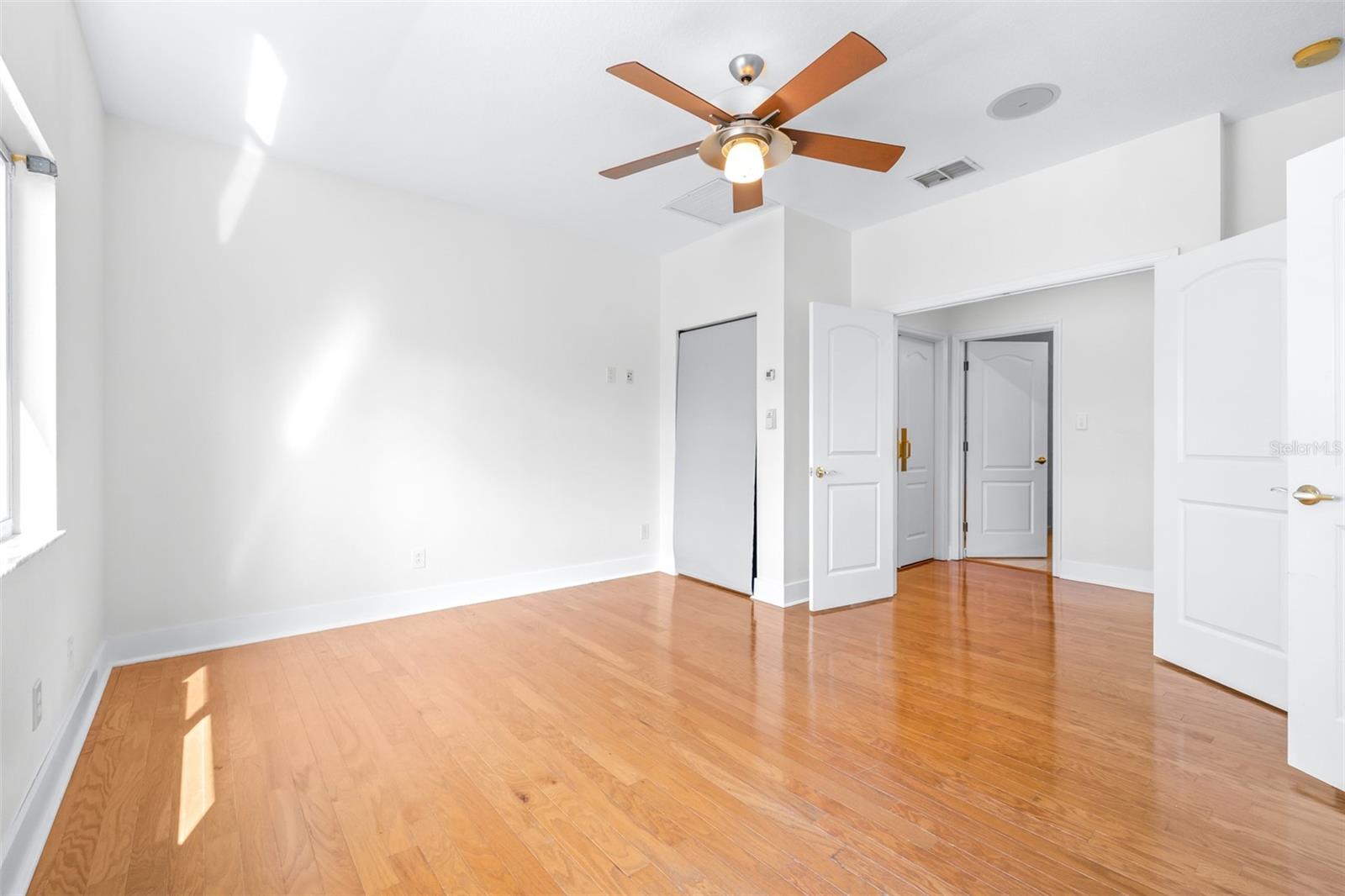 10102 DEERCLIFF DR, TAMPA, FL, 33647