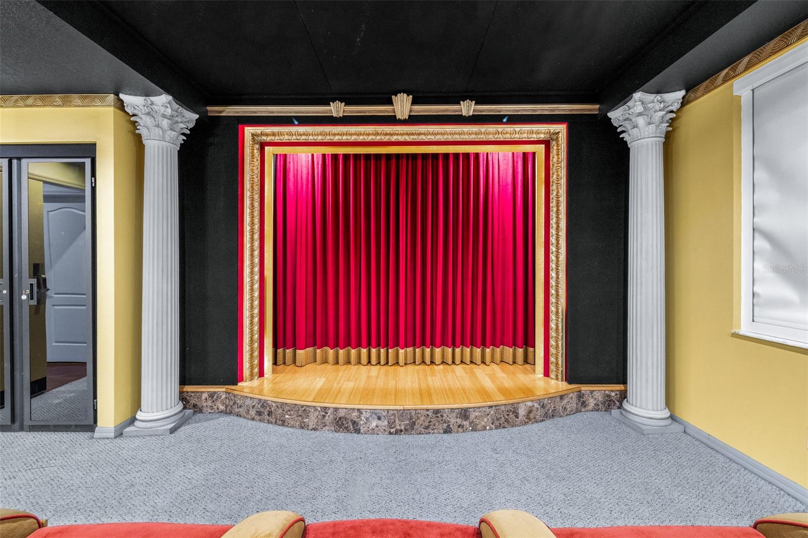 10102 DEERCLIFF DR, TAMPA, FL, 33647