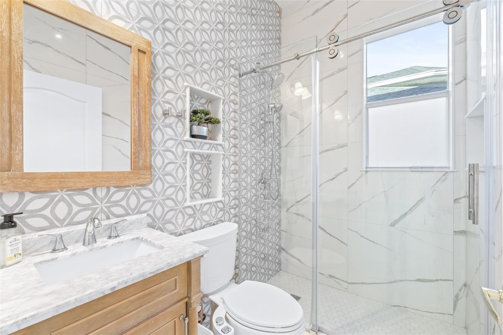 10102 DEERCLIFF DR, TAMPA, FL, 33647