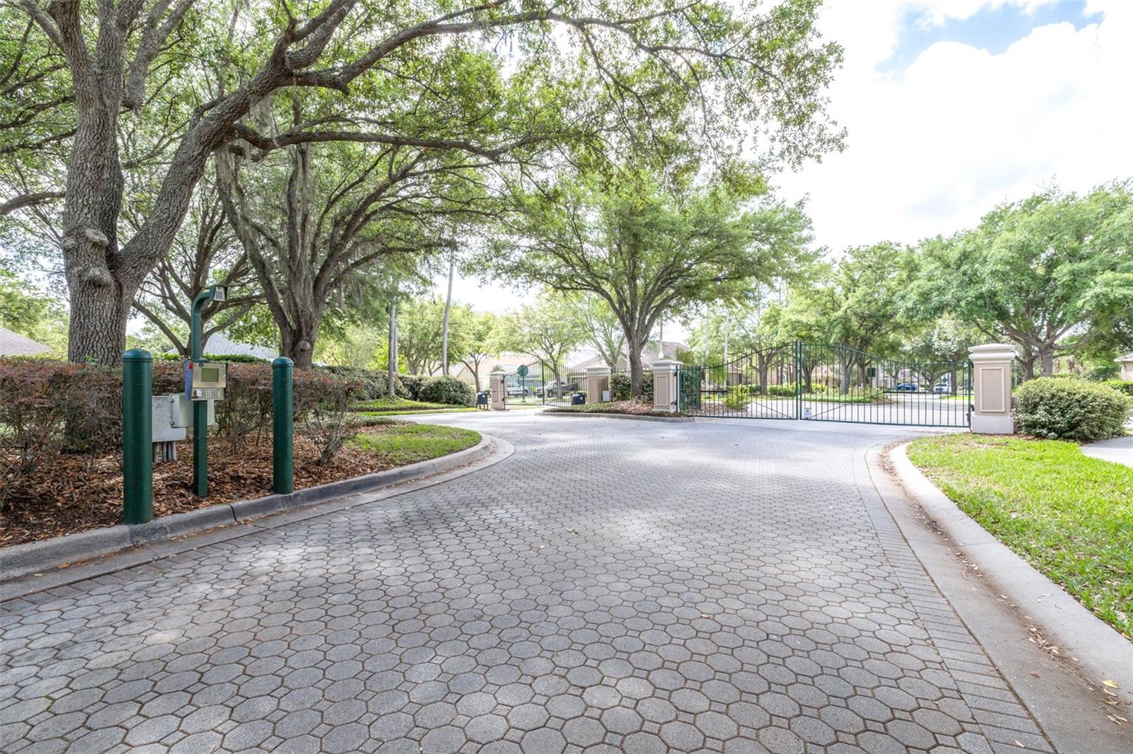 10102 DEERCLIFF DR, TAMPA, FL, 33647