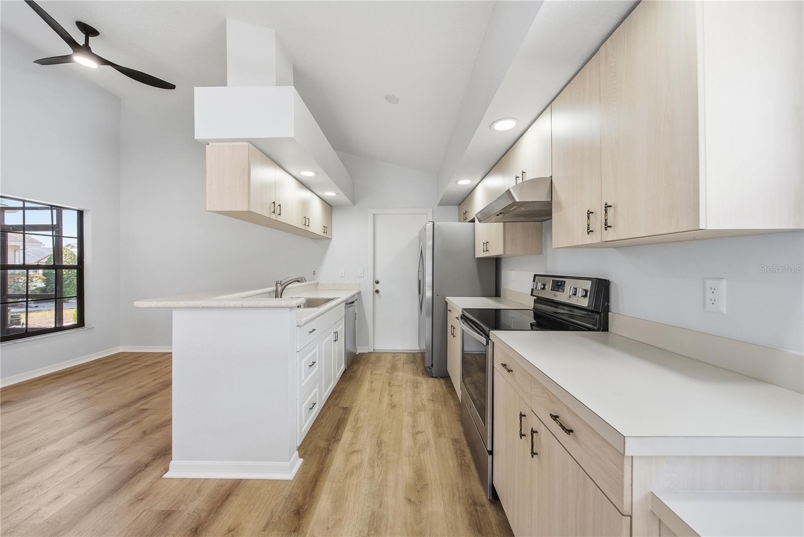 1831 E DEL WEBB BLVD, SUN CITY CENTER, FL, 33573