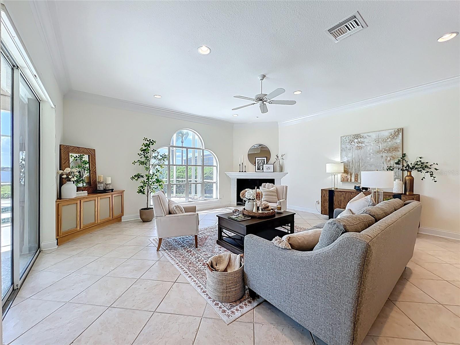 1861 EDGEWATER DR, MOUNT DORA, FL, 32757