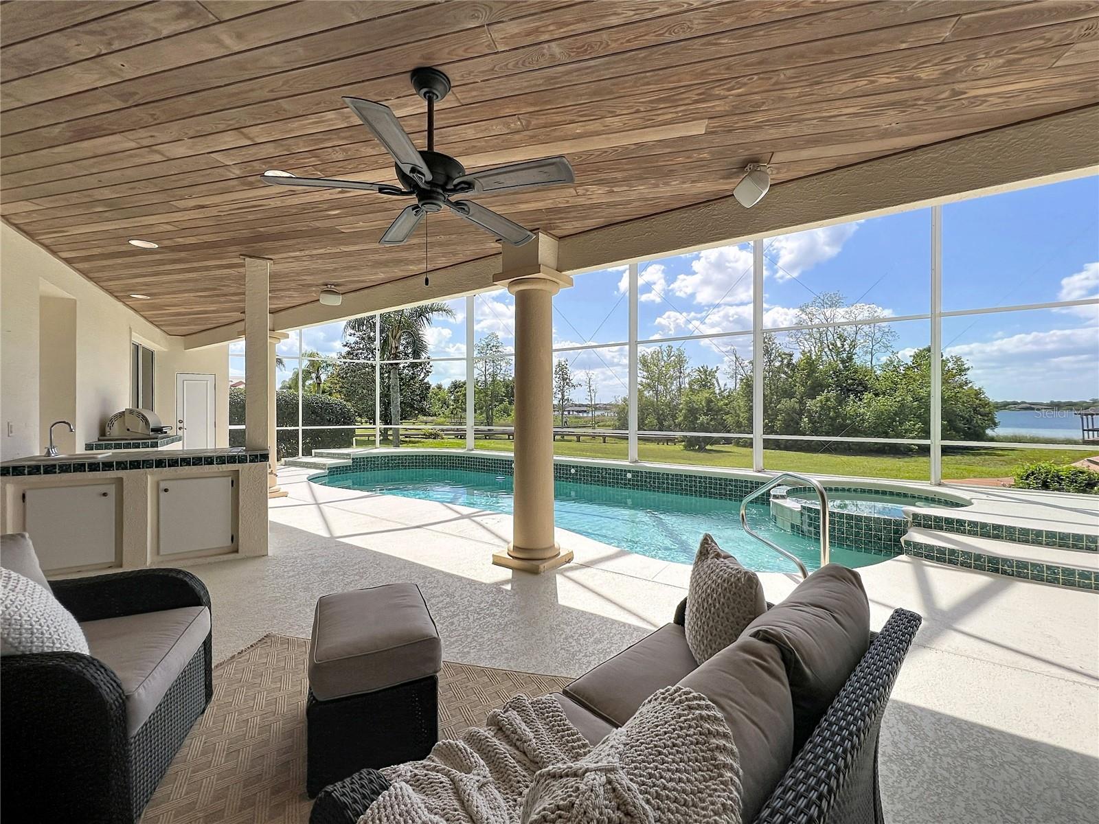 1861 EDGEWATER DR, MOUNT DORA, FL, 32757