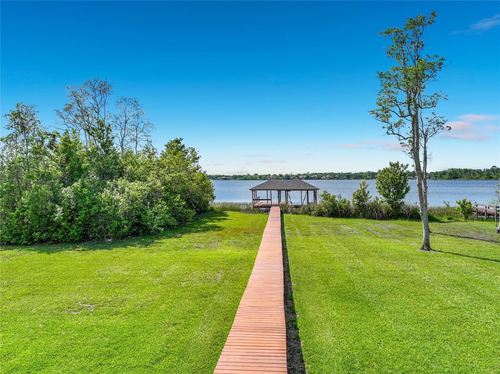 1861 EDGEWATER DR, MOUNT DORA, FL, 32757