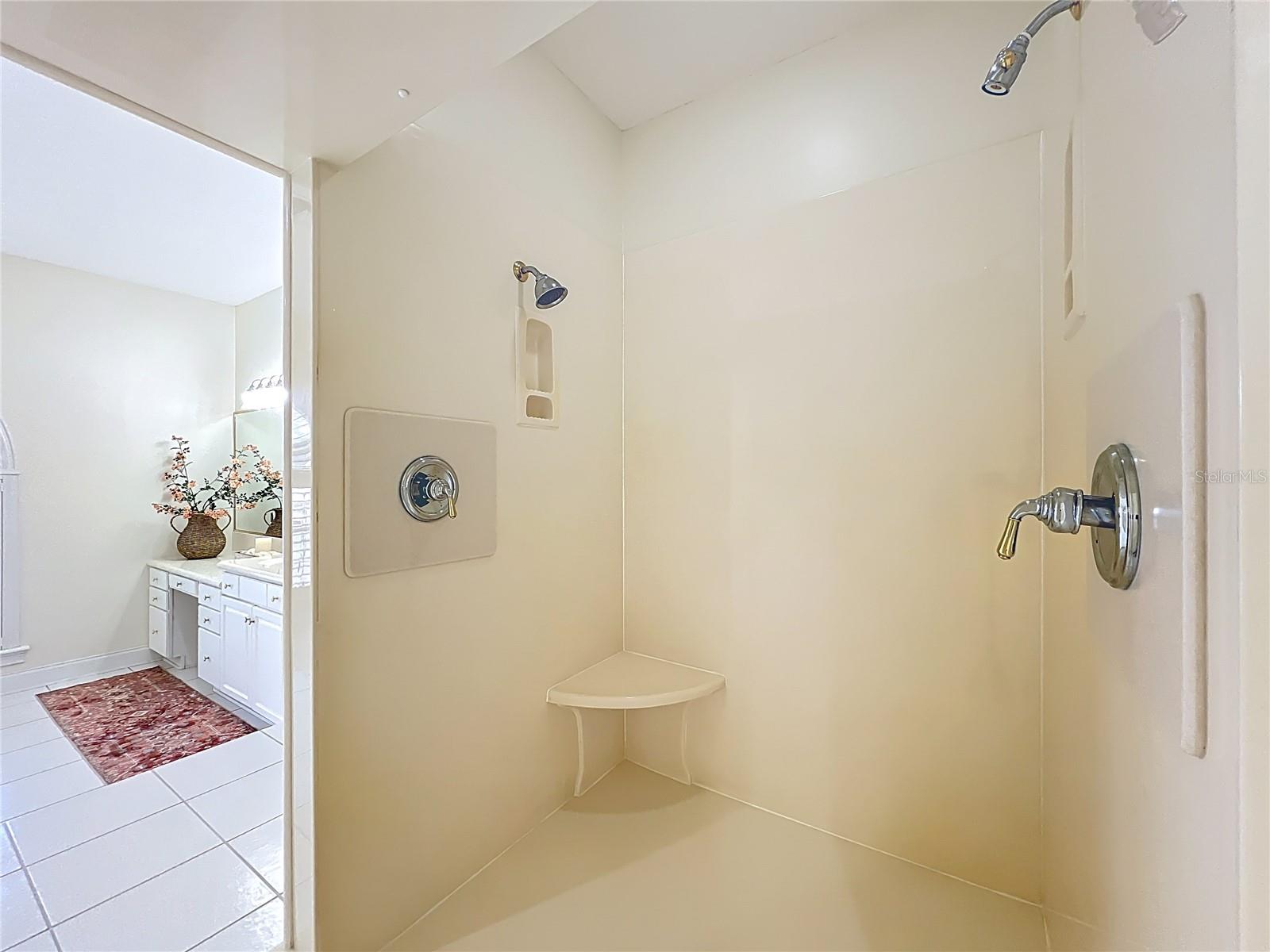 1861 EDGEWATER DR, MOUNT DORA, FL, 32757