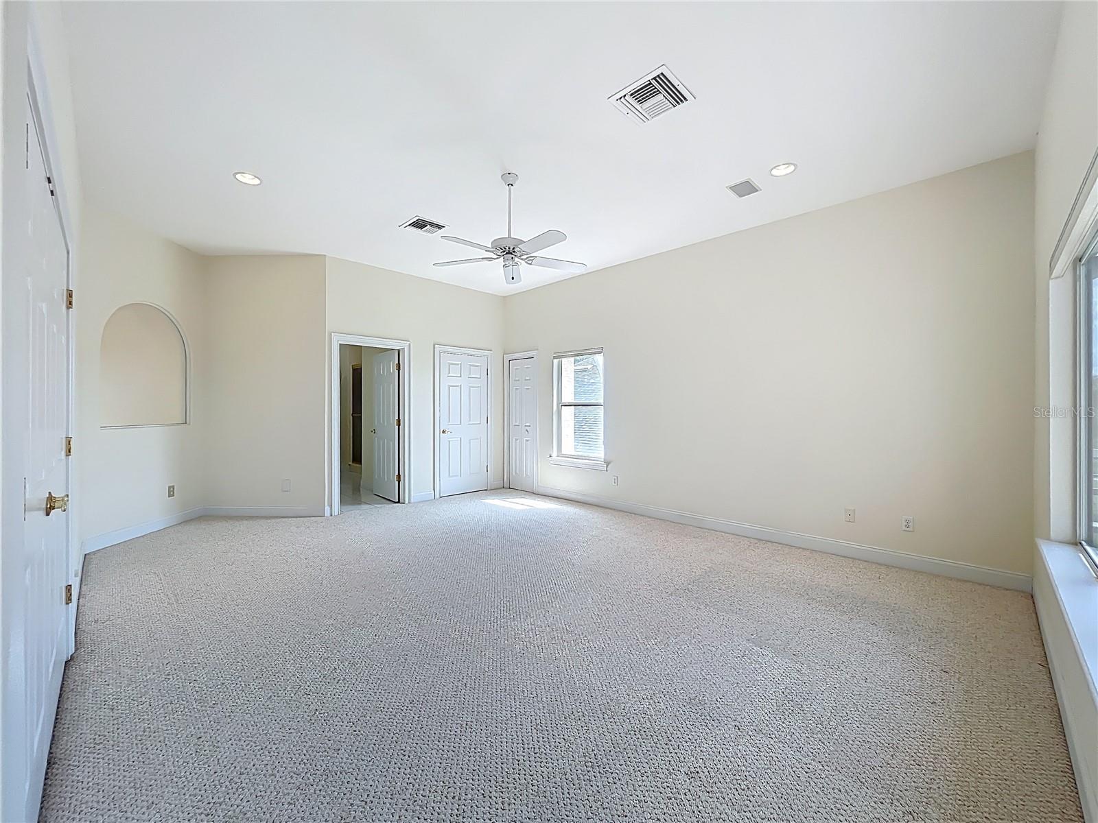 1861 EDGEWATER DR, MOUNT DORA, FL, 32757