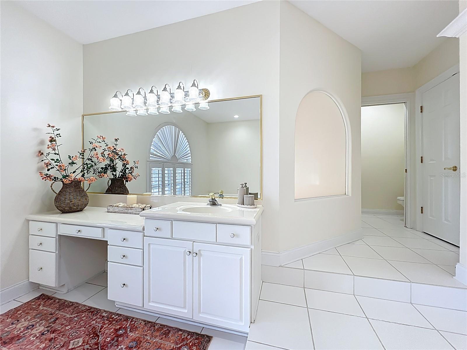 1861 EDGEWATER DR, MOUNT DORA, FL, 32757