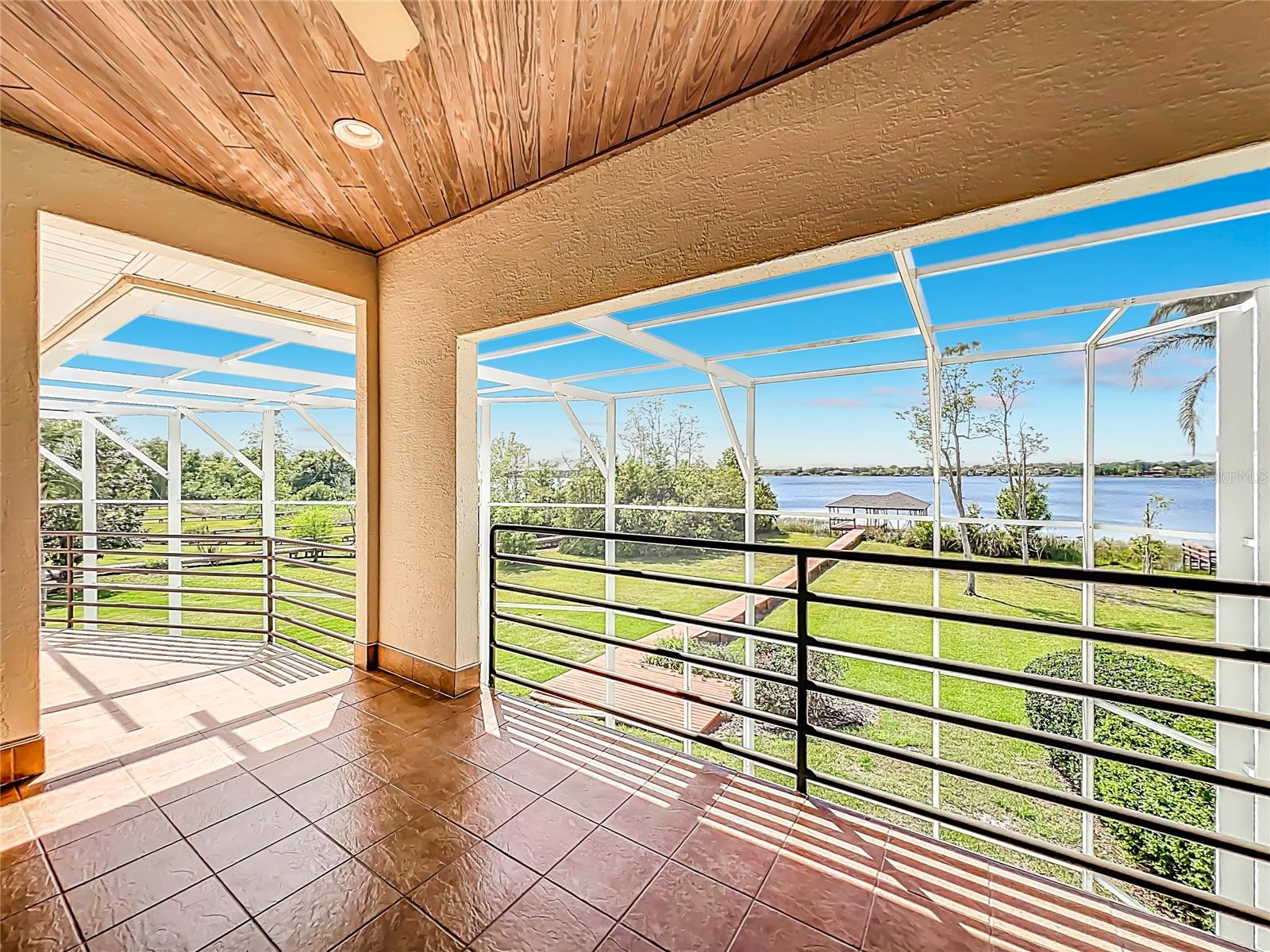 1861 EDGEWATER DR, MOUNT DORA, FL, 32757