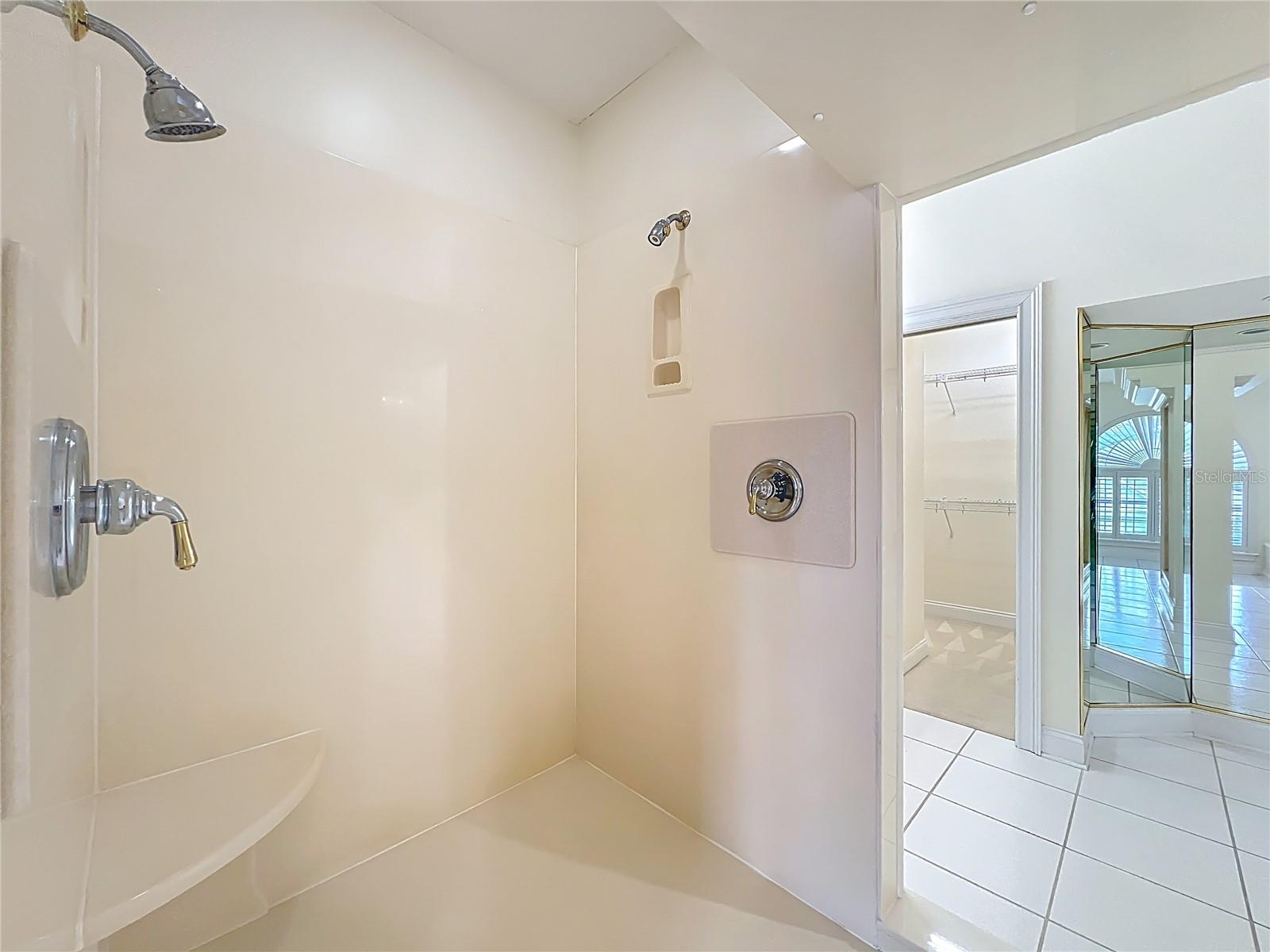 1861 EDGEWATER DR, MOUNT DORA, FL, 32757