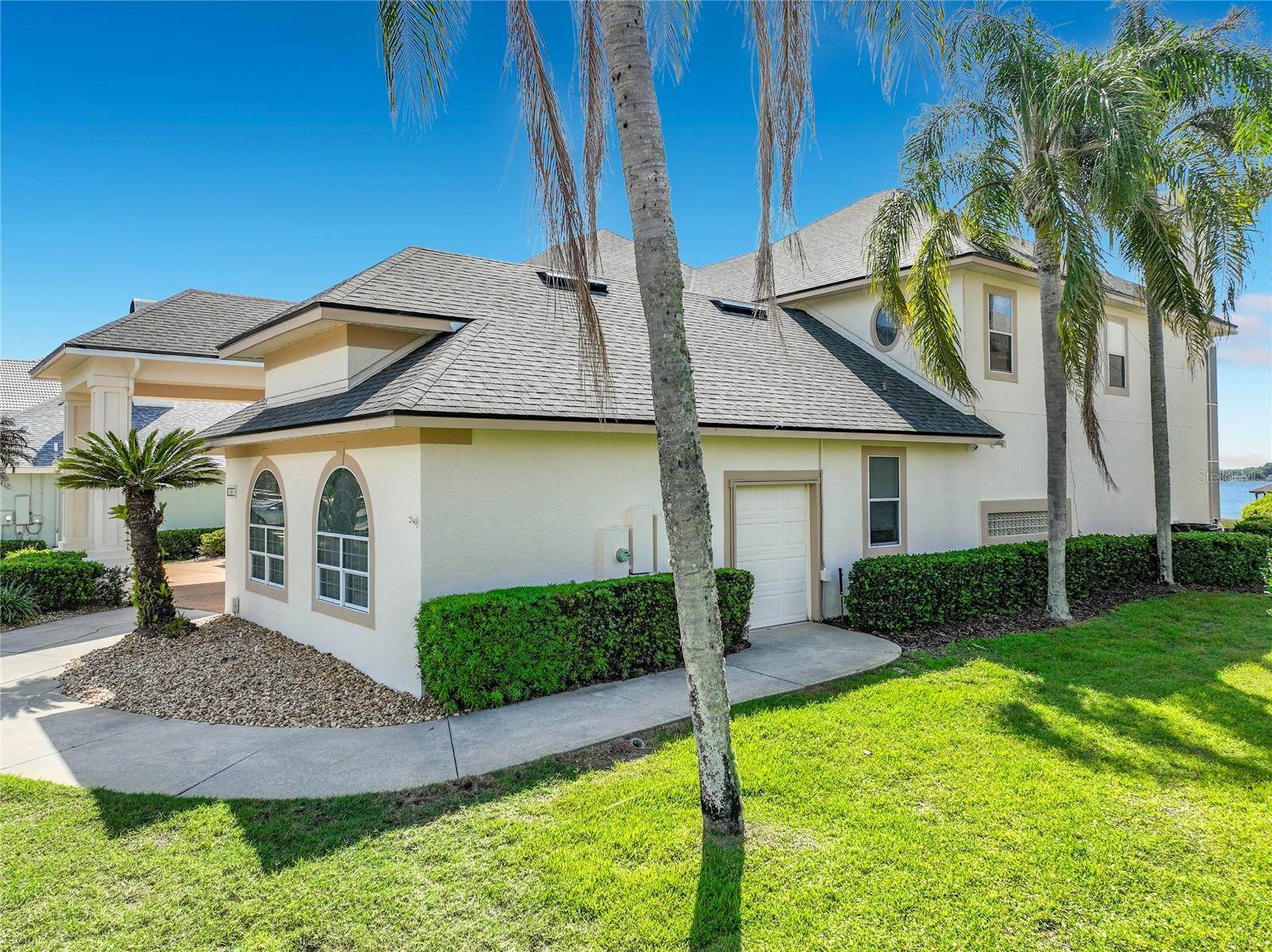 1861 EDGEWATER DR, MOUNT DORA, FL, 32757