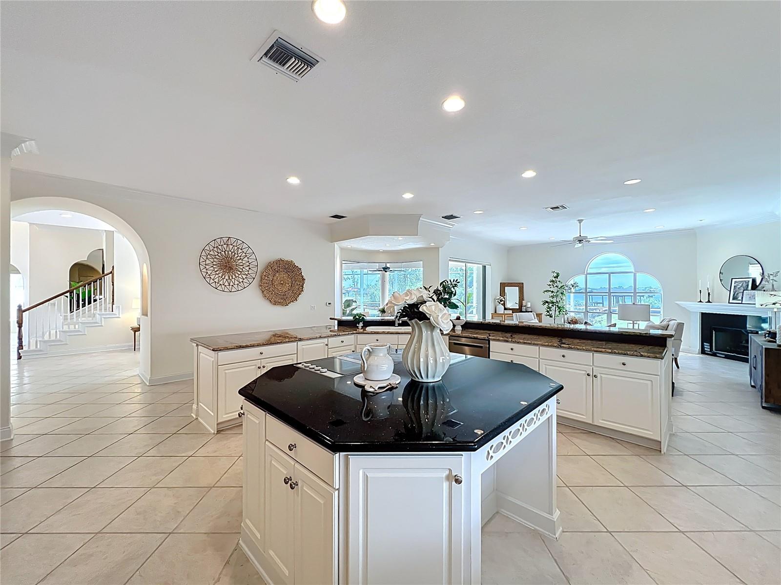 1861 EDGEWATER DR, MOUNT DORA, FL, 32757