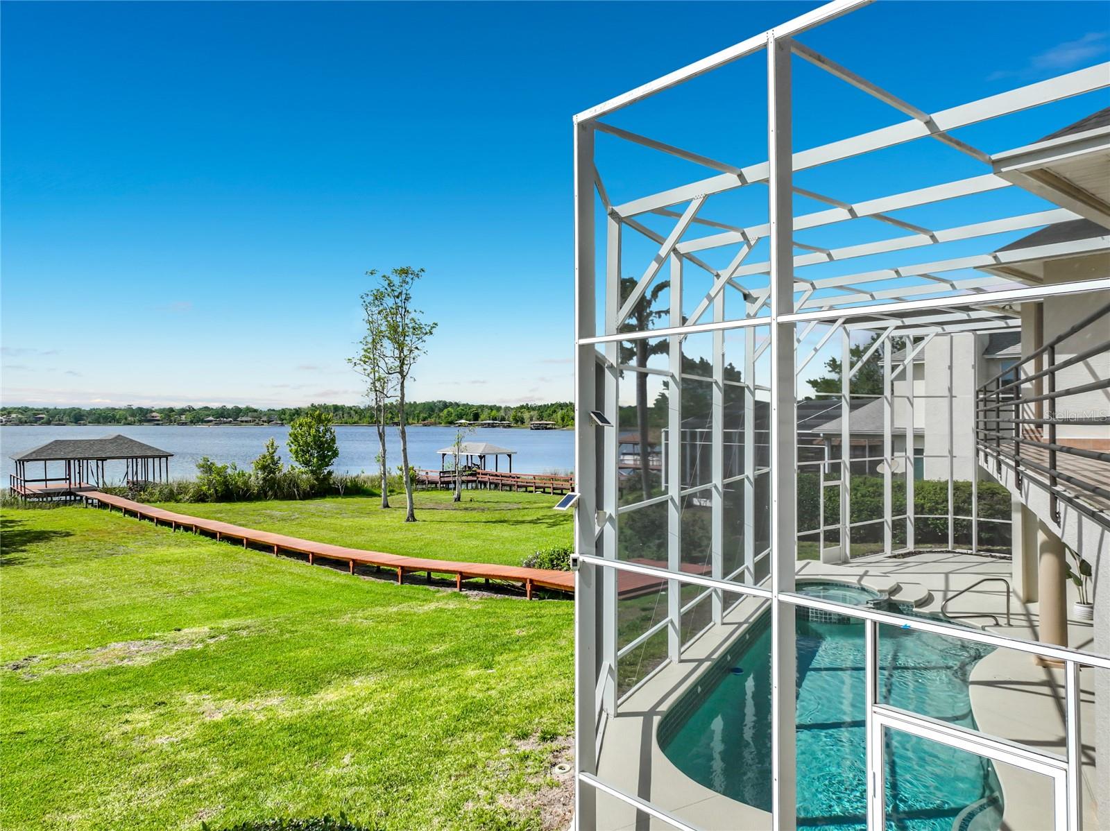 1861 EDGEWATER DR, MOUNT DORA, FL, 32757