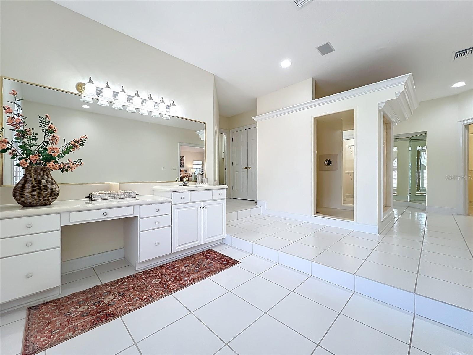 1861 EDGEWATER DR, MOUNT DORA, FL, 32757