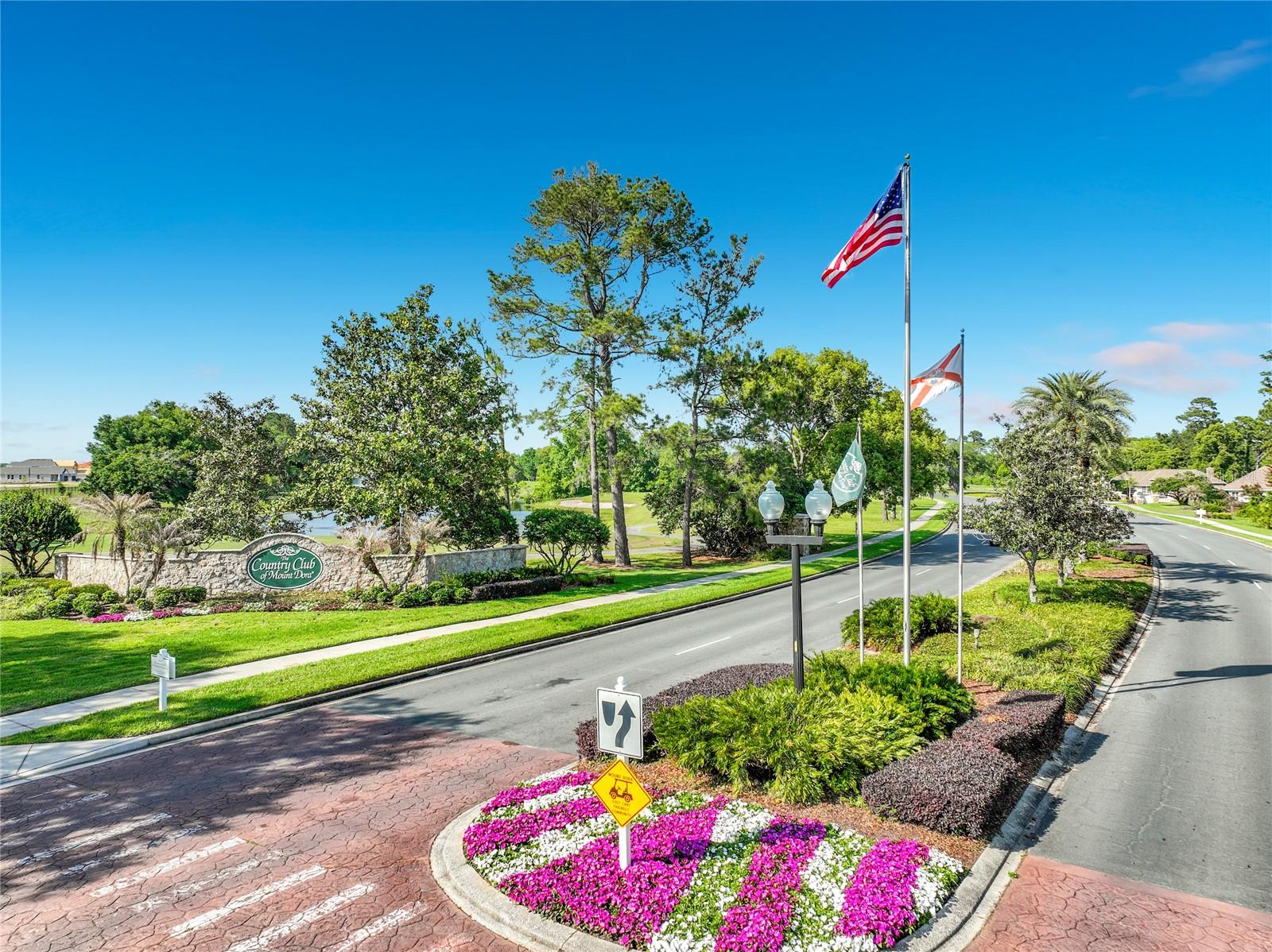 1861 EDGEWATER DR, MOUNT DORA, FL, 32757