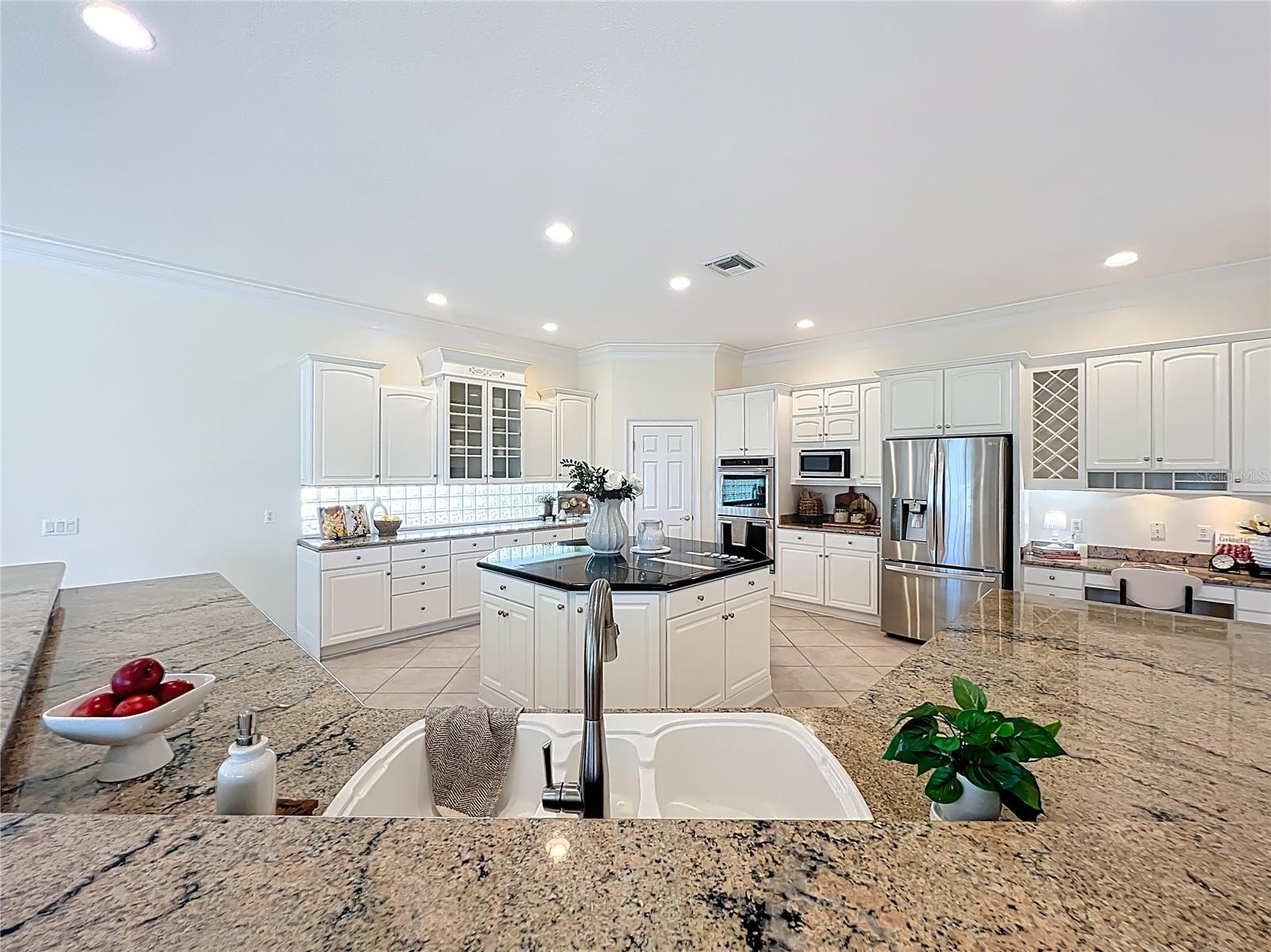 1861 EDGEWATER DR, MOUNT DORA, FL, 32757