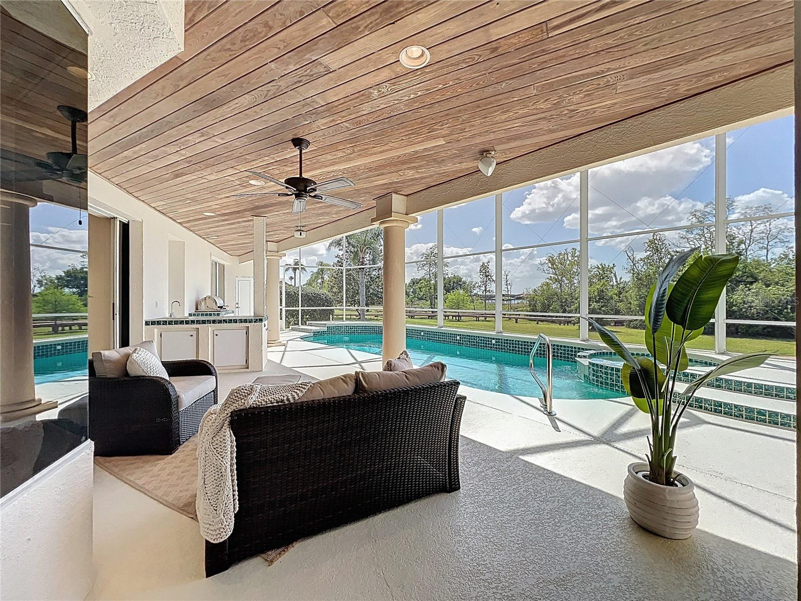 1861 EDGEWATER DR, MOUNT DORA, FL, 32757