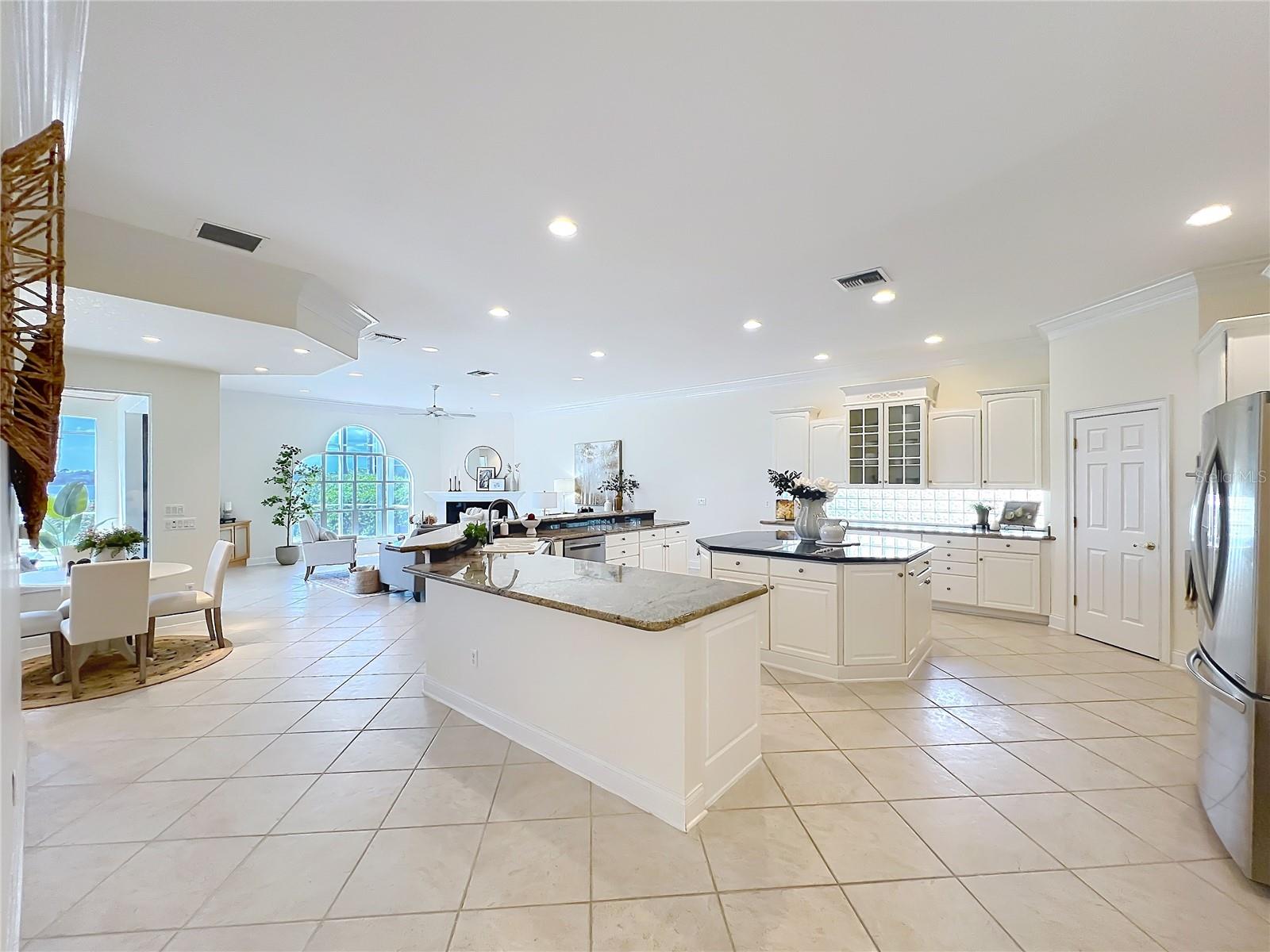 1861 EDGEWATER DR, MOUNT DORA, FL, 32757