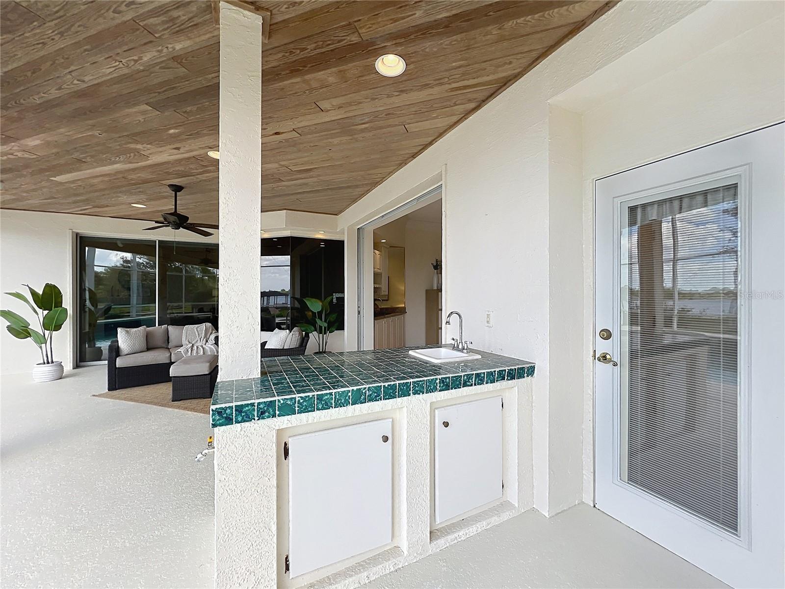 1861 EDGEWATER DR, MOUNT DORA, FL, 32757