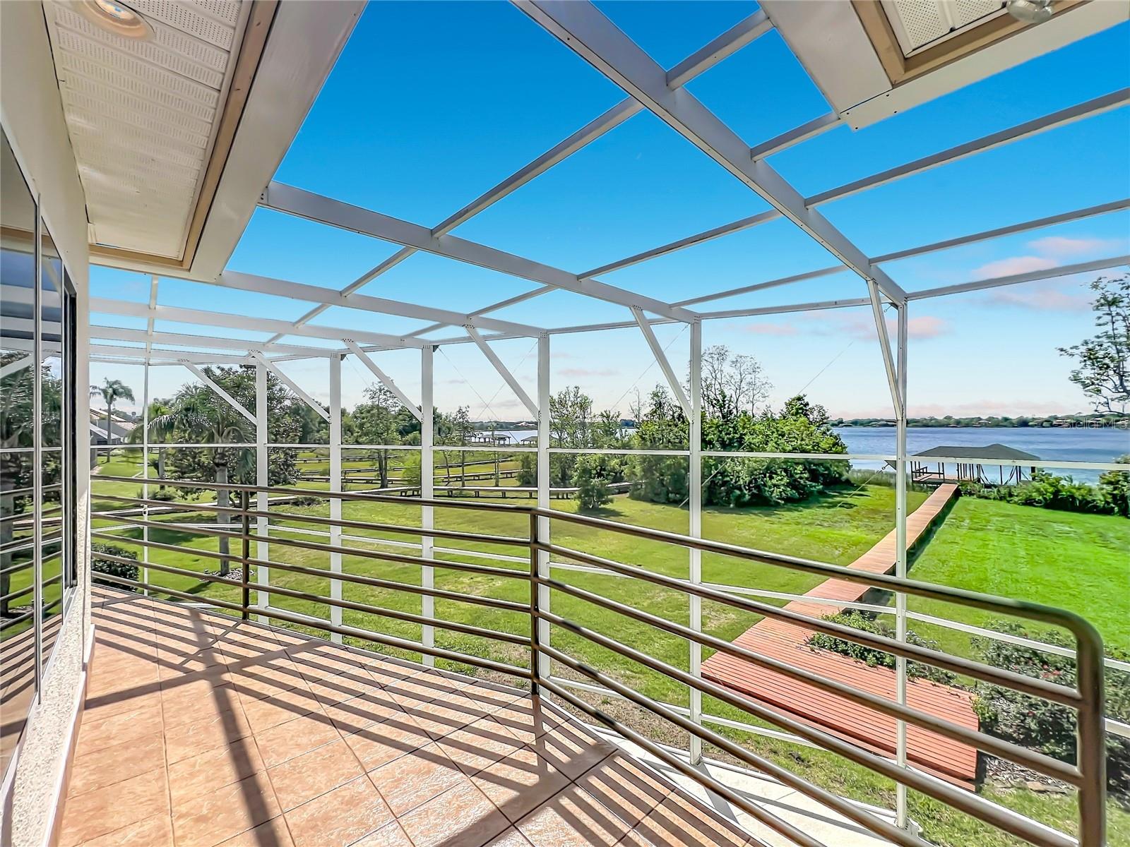 1861 EDGEWATER DR, MOUNT DORA, FL, 32757