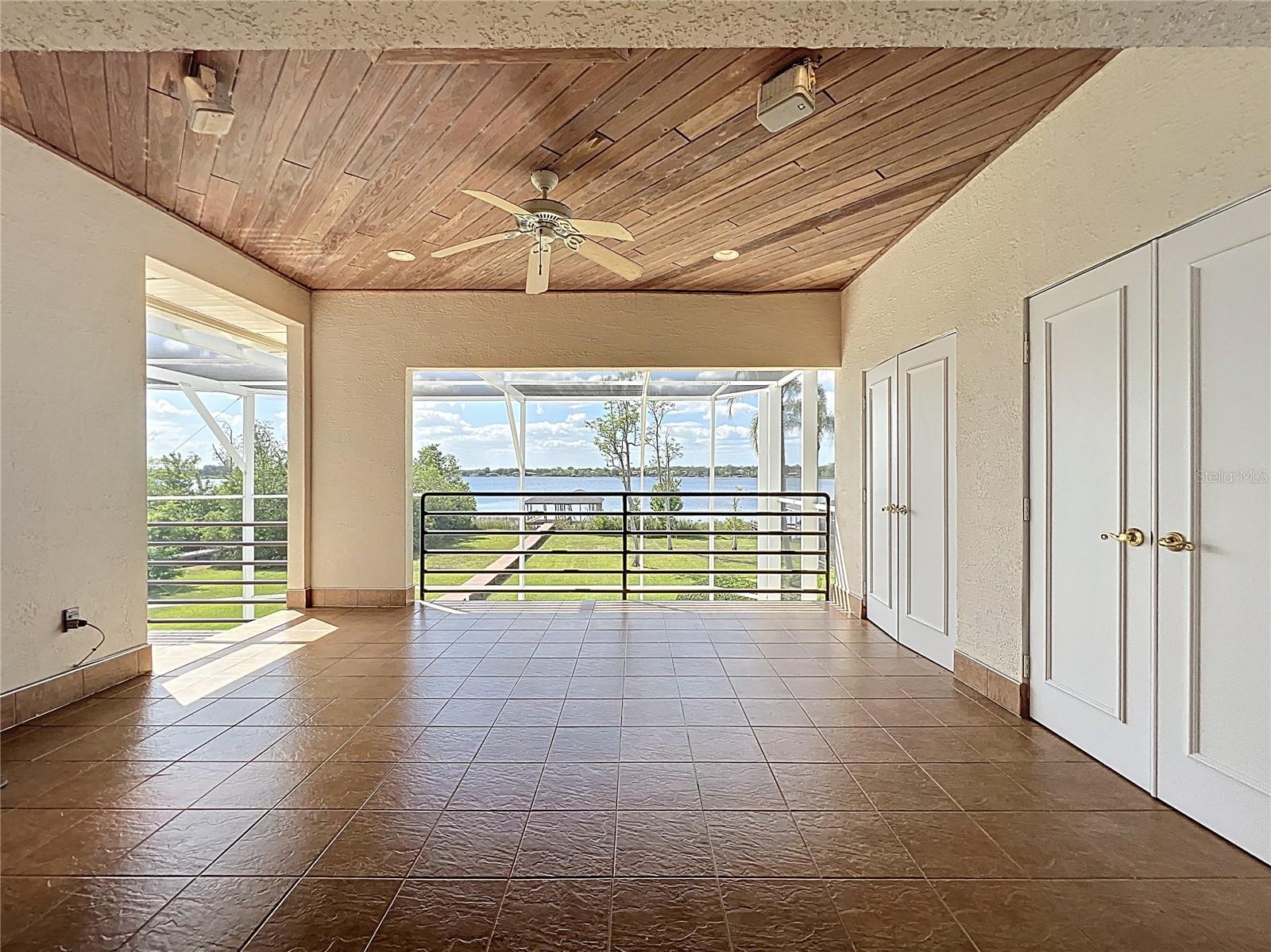 1861 EDGEWATER DR, MOUNT DORA, FL, 32757