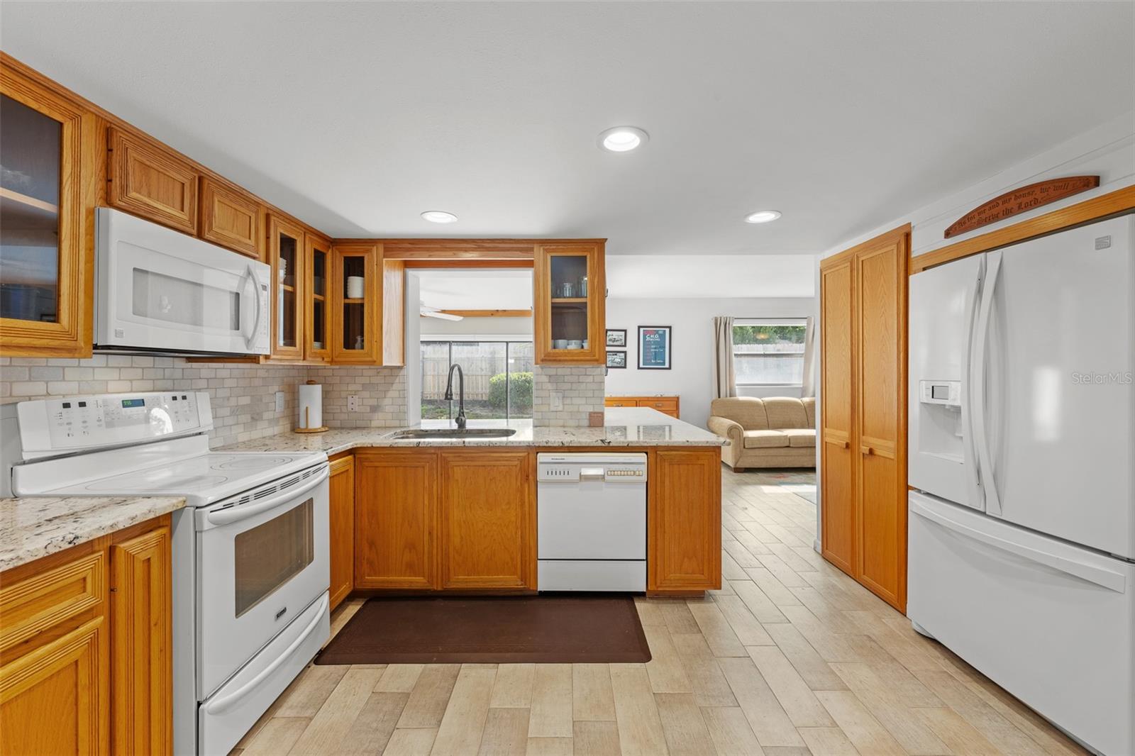 140 VALLEY CIR, BRANDON, FL, 33510