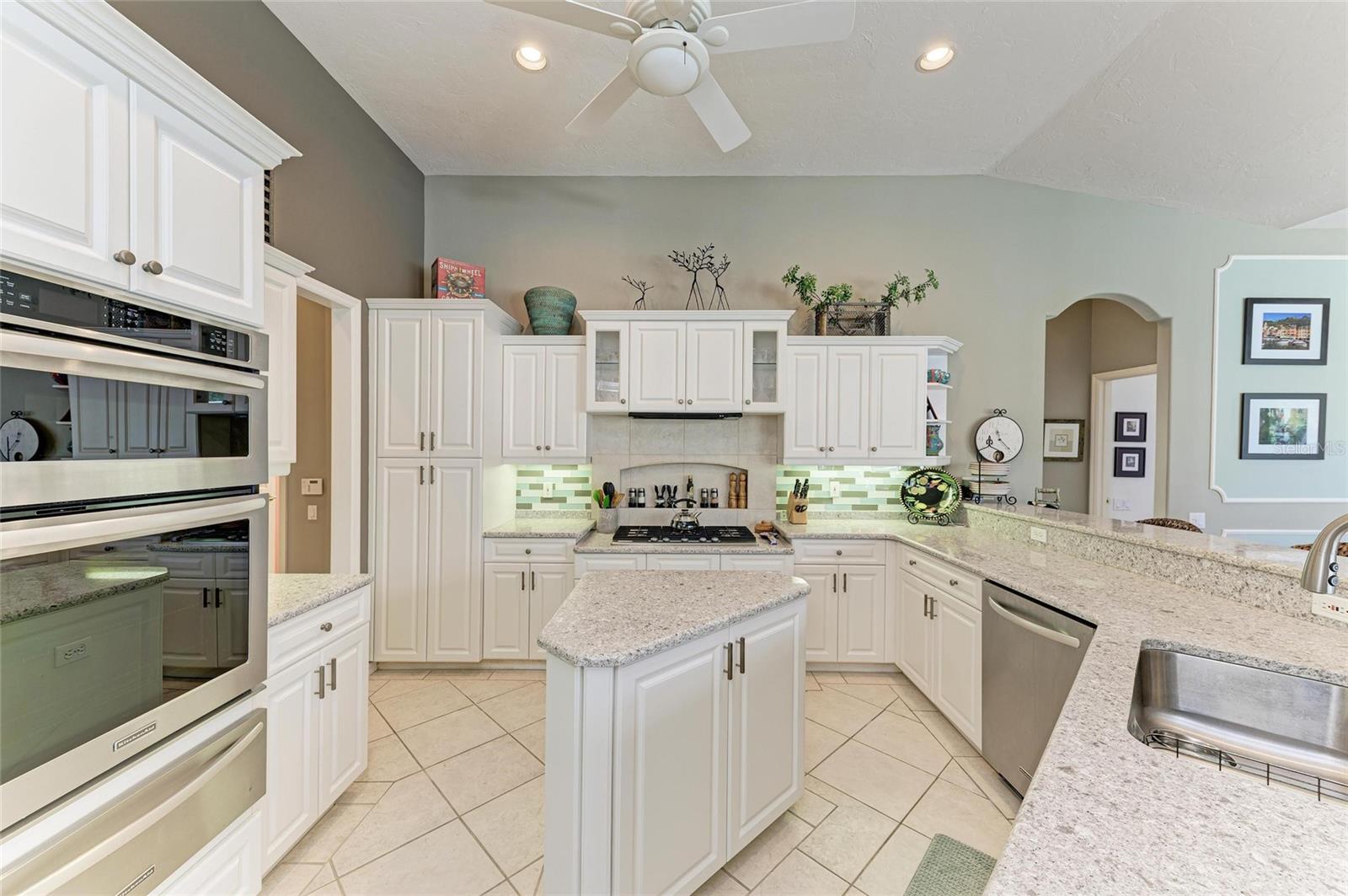 8118 WATERVIEW BLVD, LAKEWOOD RANCH, FL, 34202