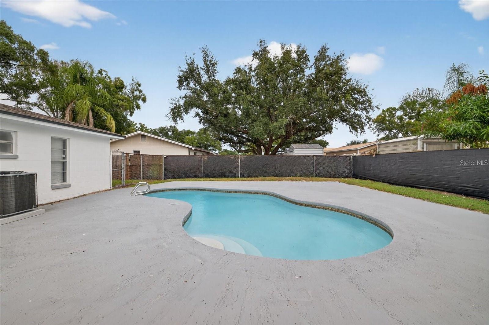 8609 FISH LAKE RD, TAMPA, FL, 33619