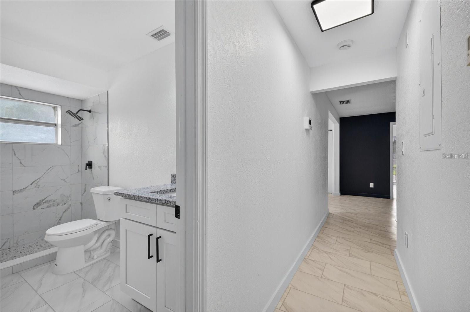 8609 FISH LAKE RD, TAMPA, FL, 33619