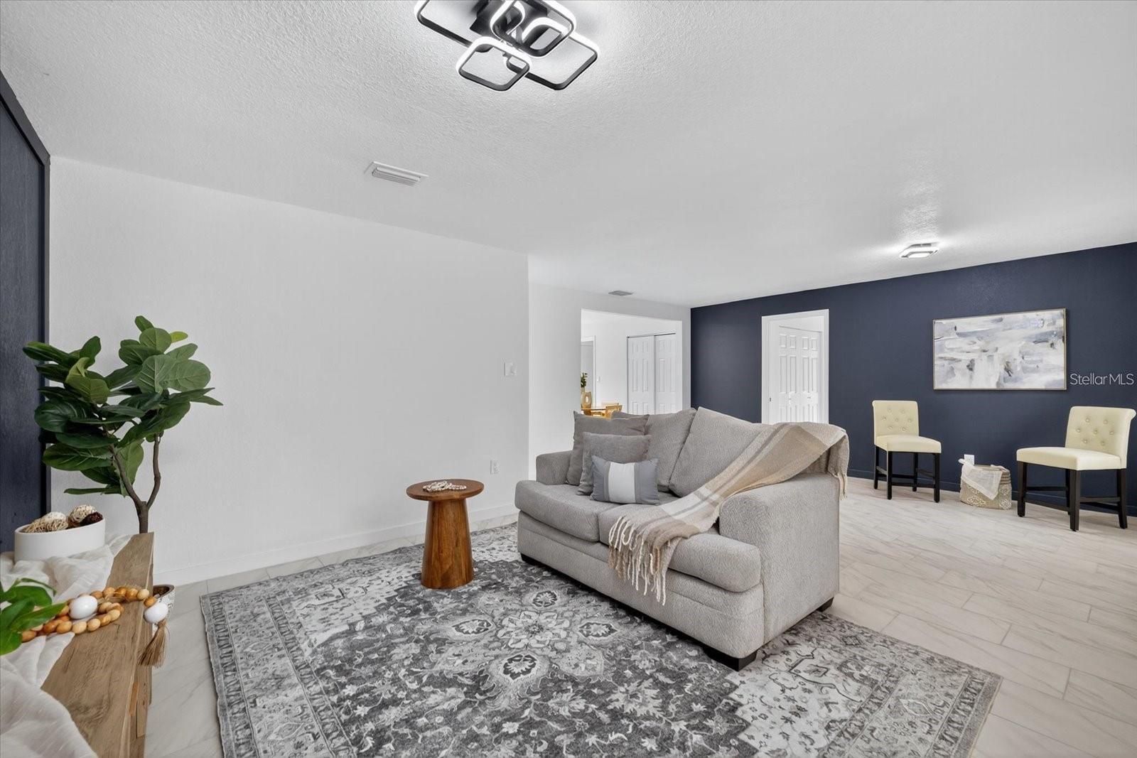 8609 FISH LAKE RD, TAMPA, FL, 33619