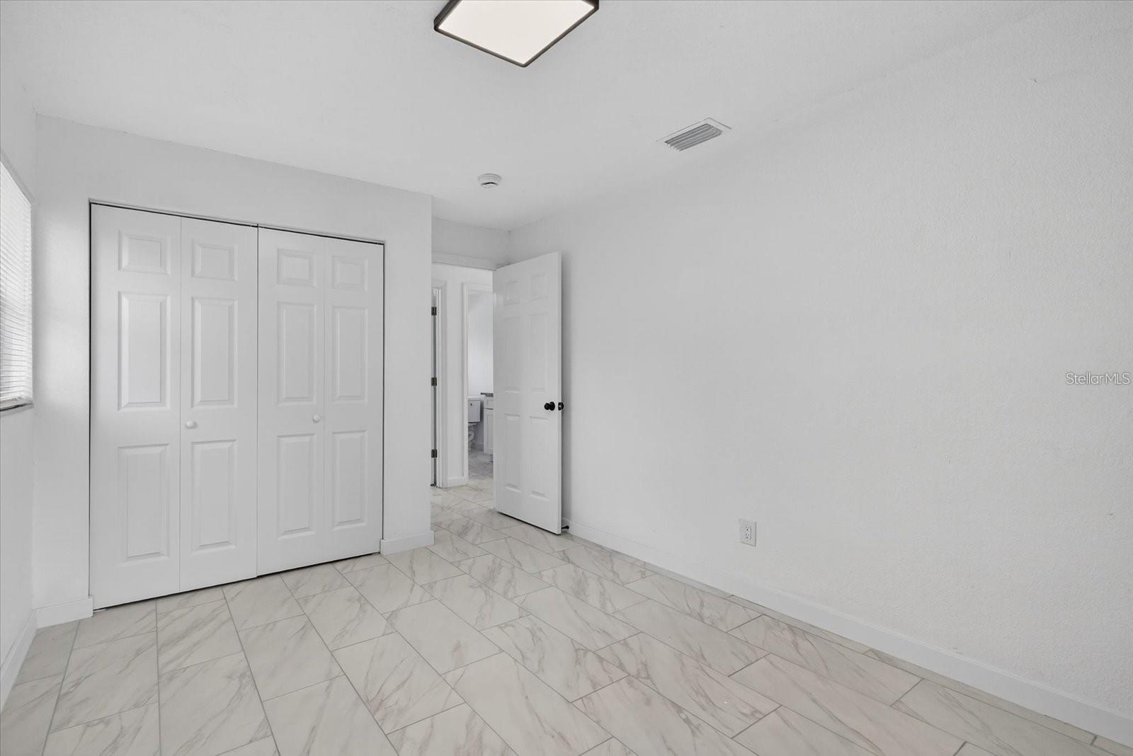 8609 FISH LAKE RD, TAMPA, FL, 33619