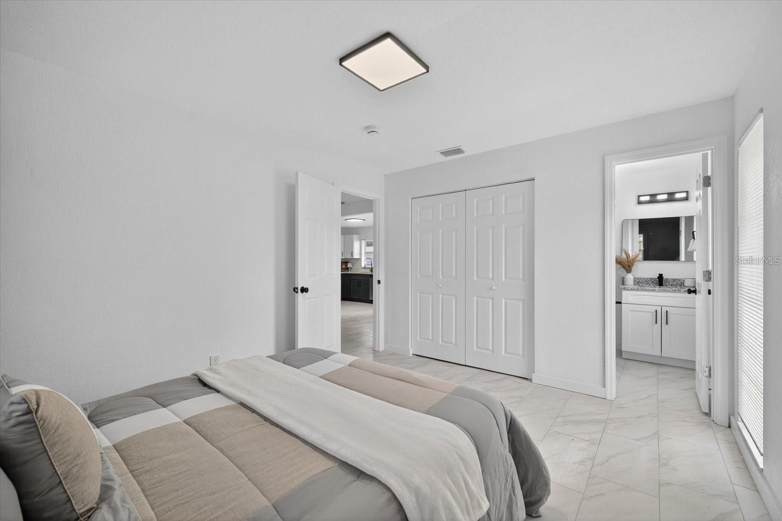 8609 FISH LAKE RD, TAMPA, FL, 33619