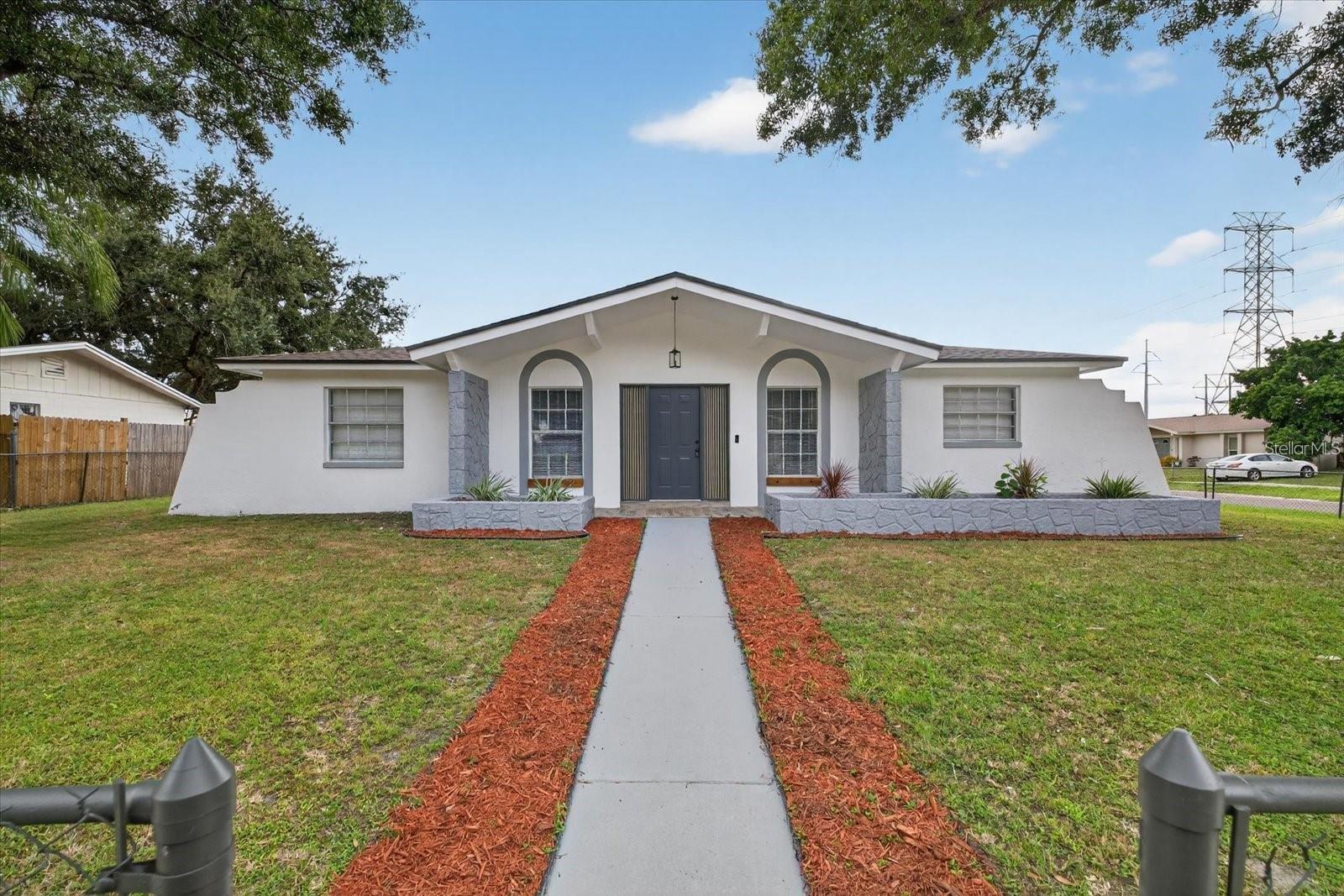 8609 FISH LAKE RD, TAMPA, FL, 33619