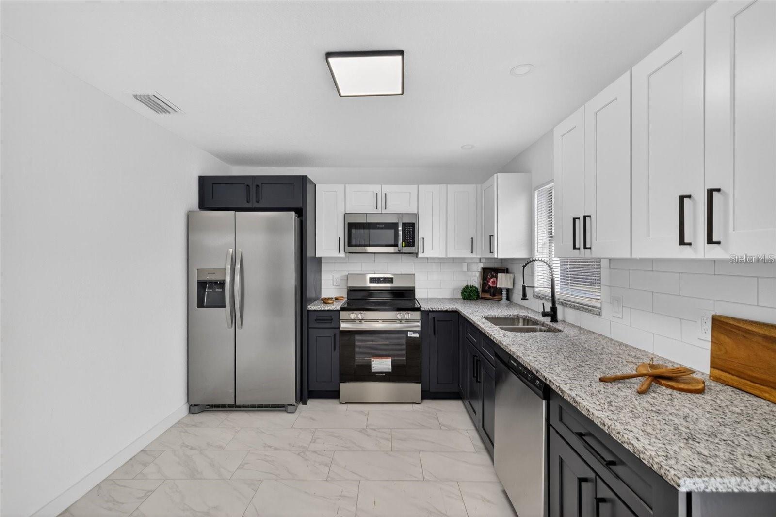 8609 FISH LAKE RD, TAMPA, FL, 33619