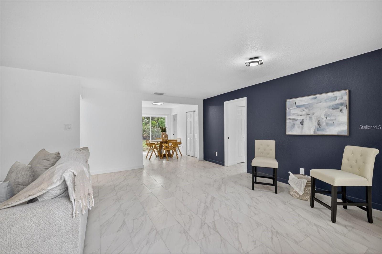 8609 FISH LAKE RD, TAMPA, FL, 33619