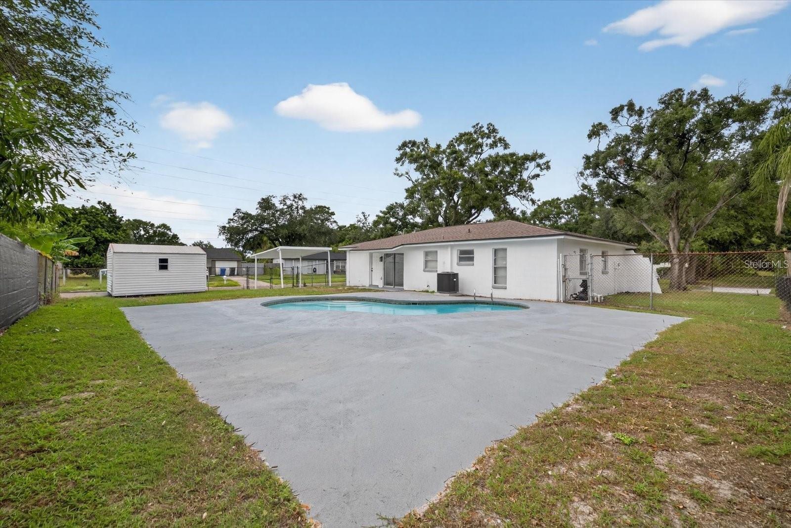 8609 FISH LAKE RD, TAMPA, FL, 33619