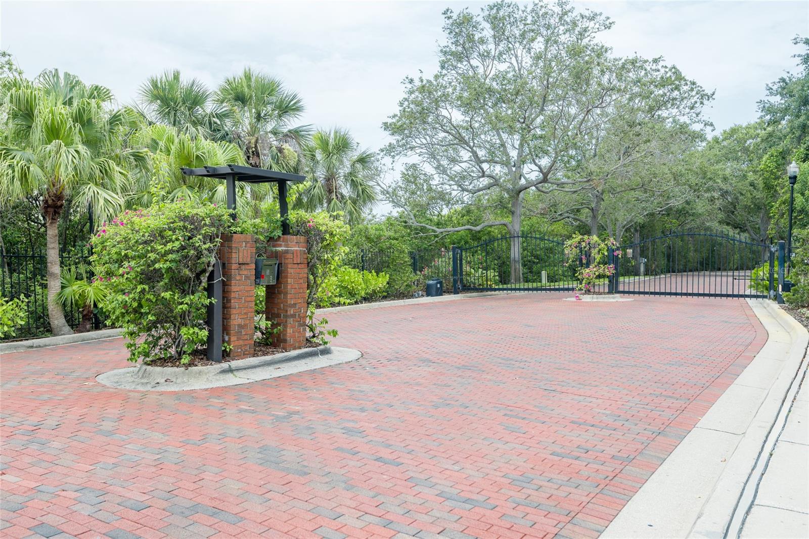 2876 BAYSHORE TRAILS DR, TAMPA, FL, 33611