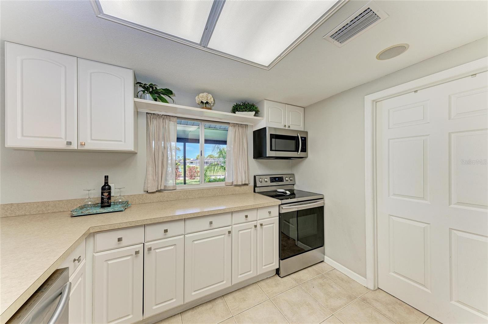 2331 CANNOLOT BLVD, PORT CHARLOTTE, FL, 33948