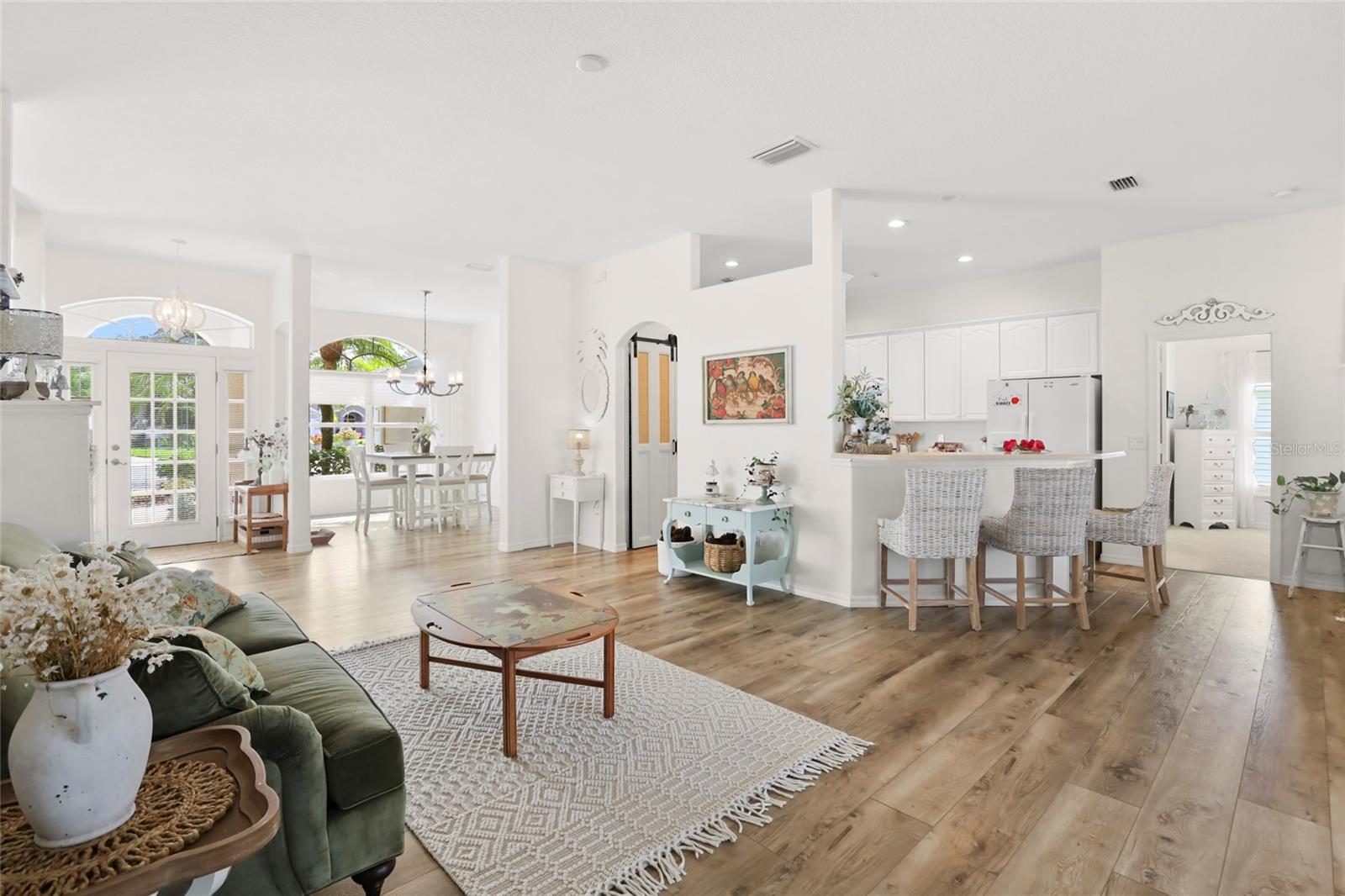 375 E TEMPLE CT SW, VERO BEACH, FL, 32968