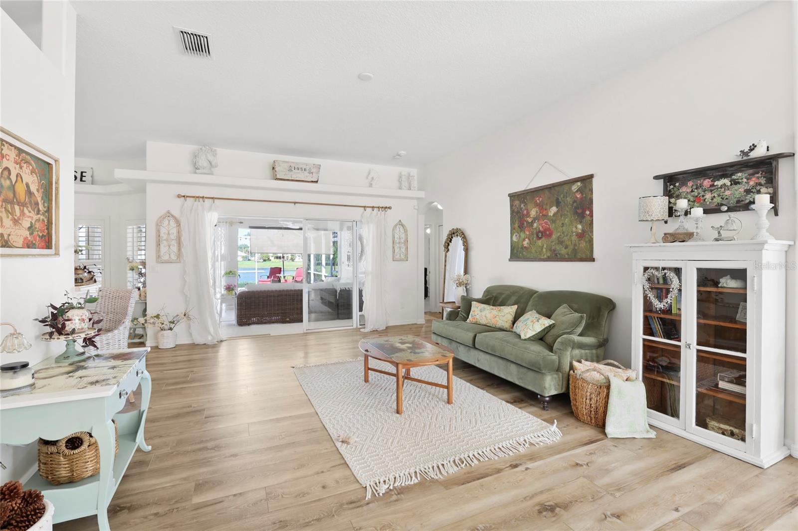 375 E TEMPLE CT SW, VERO BEACH, FL, 32968