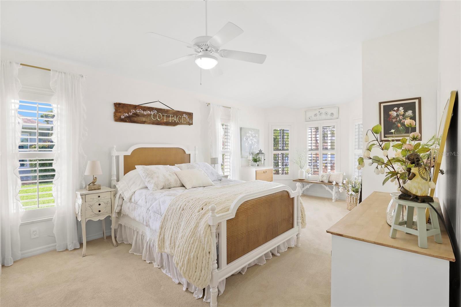 375 E TEMPLE CT SW, VERO BEACH, FL, 32968