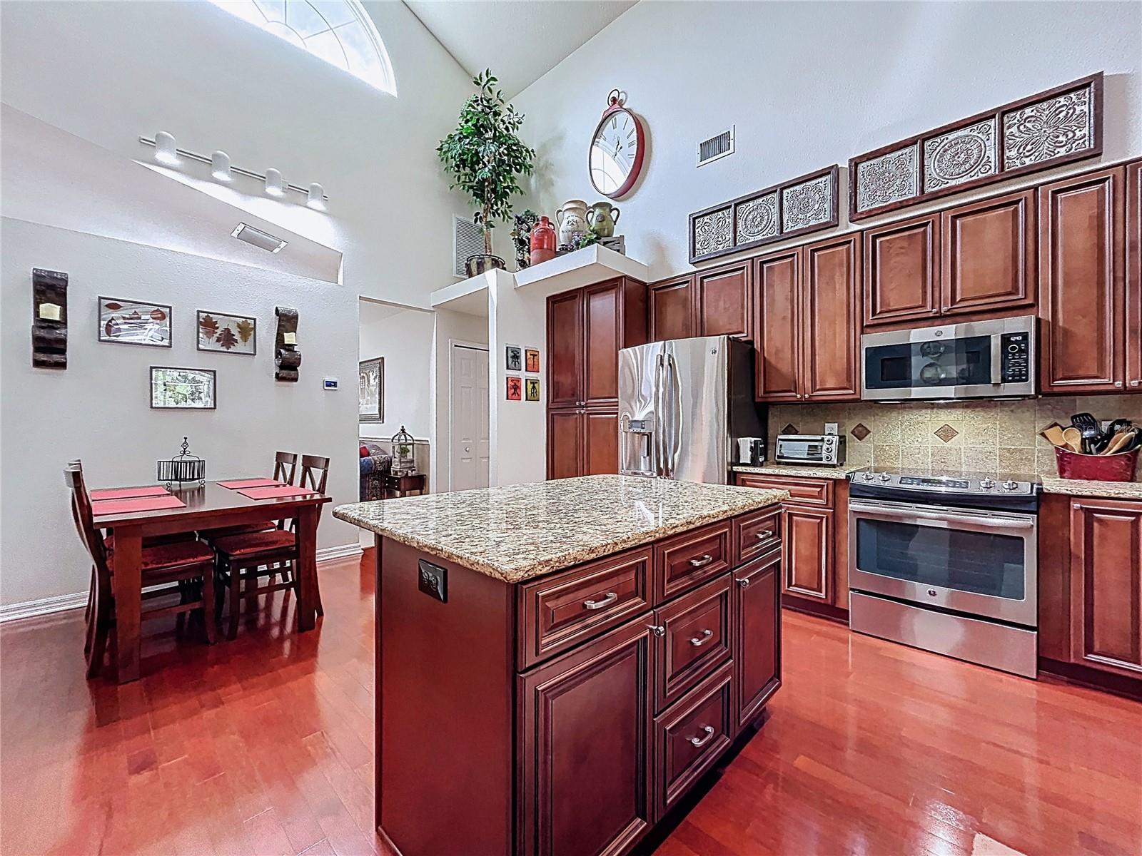 22707 LAURELDALE DR, LUTZ, FL, 33549