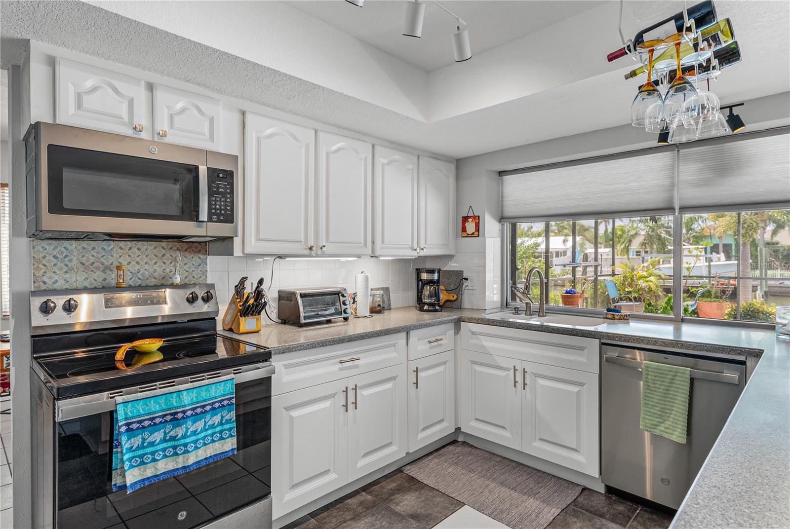 906 SAGO PALM WAY, APOLLO BEACH, FL, 33572