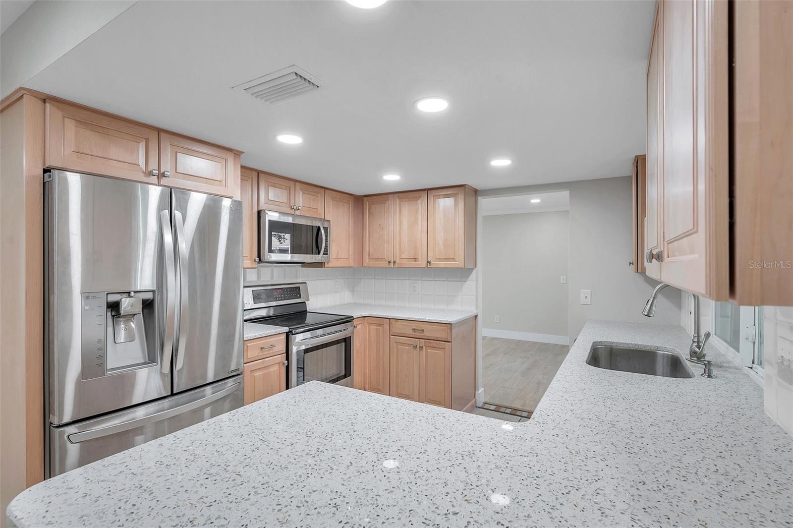 8789 MAPLEWOOD RD, SEMINOLE, FL, 33777