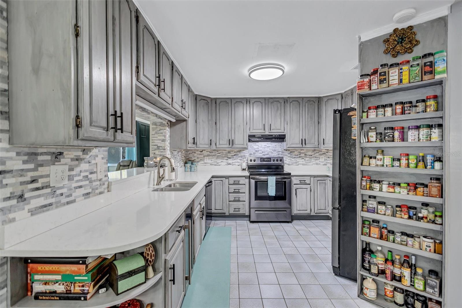 563 LEWIS BLVD SE, ST PETERSBURG, FL, 33705